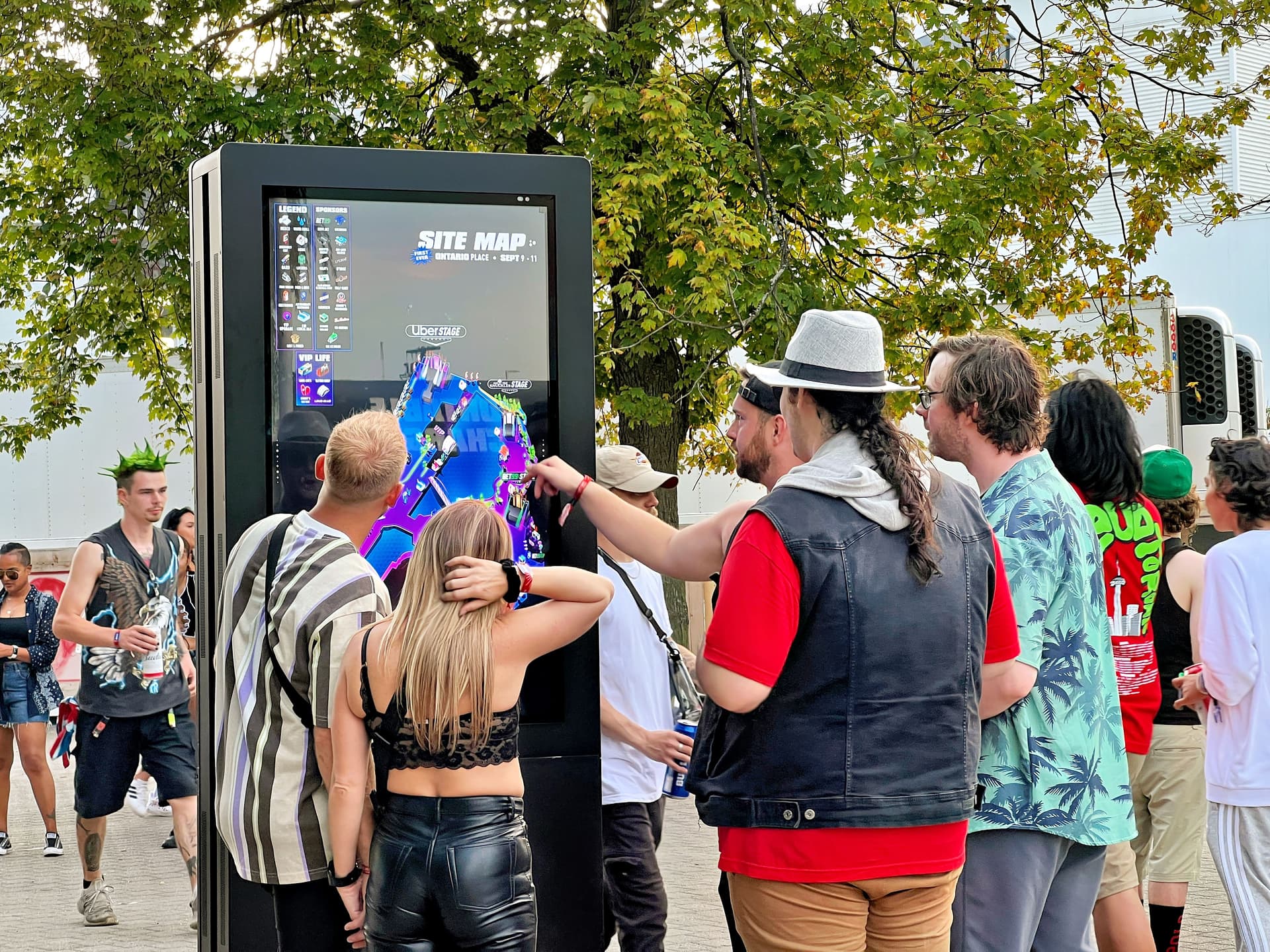 BIG Digital interactive wayfinding kiosk helping guests navigate a large outdoor festival with maps, event information, and real-time directions.